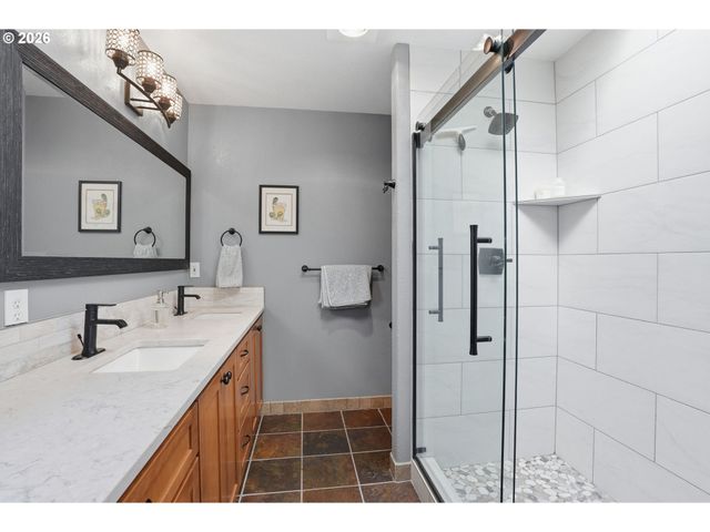365 Se 7TH Way, Canby, OR 97013