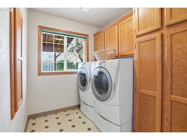 365 Se 7TH Way, Canby, OR 97013