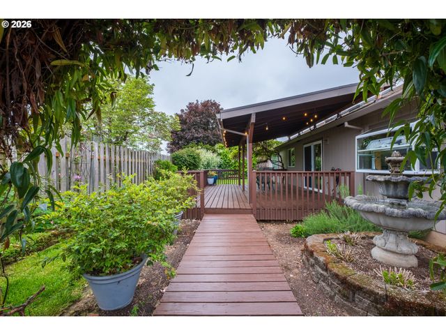 365 Se 7TH Way, Canby, OR 97013