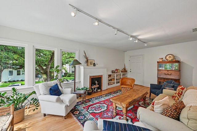 2110 South Boulevard, Houston, TX 77098