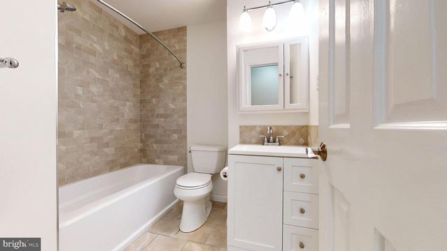 7 PIN OAK TRL, Medford, NJ 08055