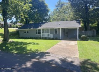 204 Chatham Drive, Holly Springs, MS 38635