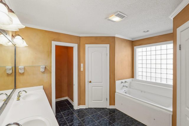 403 Apache Dr, Houma, LA 70360