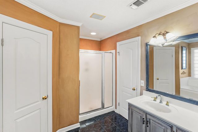 403 Apache Dr, Houma, LA 70360