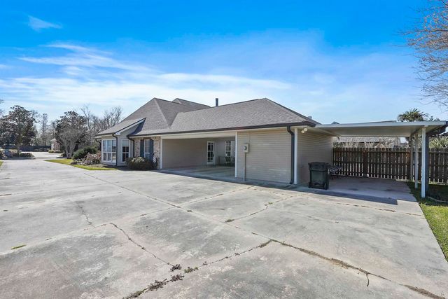 403 Apache Dr, Houma, LA 70360