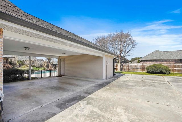 403 Apache Dr, Houma, LA 70360
