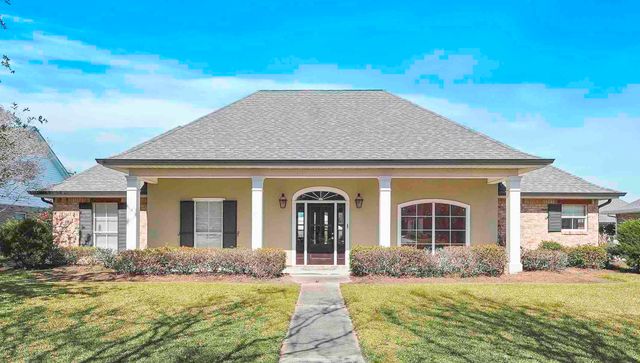 403 Apache Dr, Houma, LA 70360