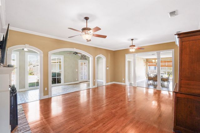 403 Apache Dr, Houma, LA 70360