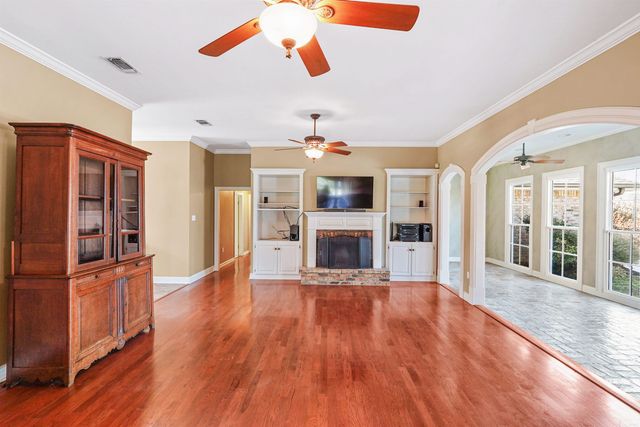 403 Apache Dr, Houma, LA 70360