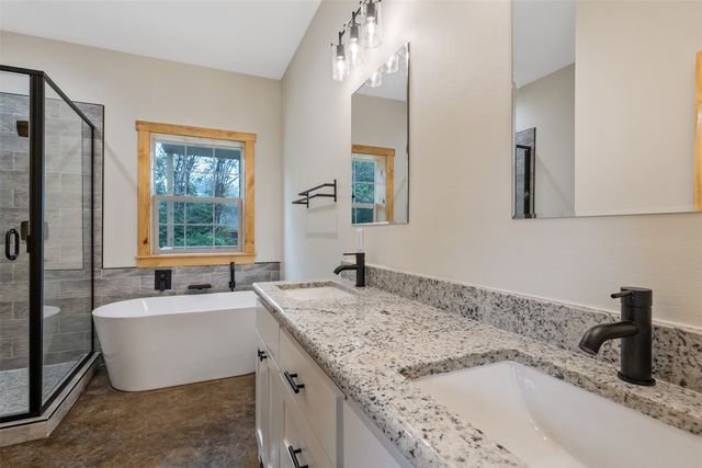 9089 Raspberry Avenue, Frankston, TX 75763