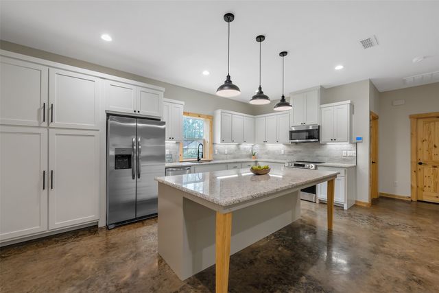 9089 Raspberry Avenue, Frankston, TX 75763