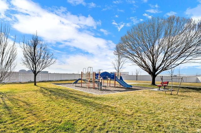 418 N KENT DR, North Salt Lake, UT 84054