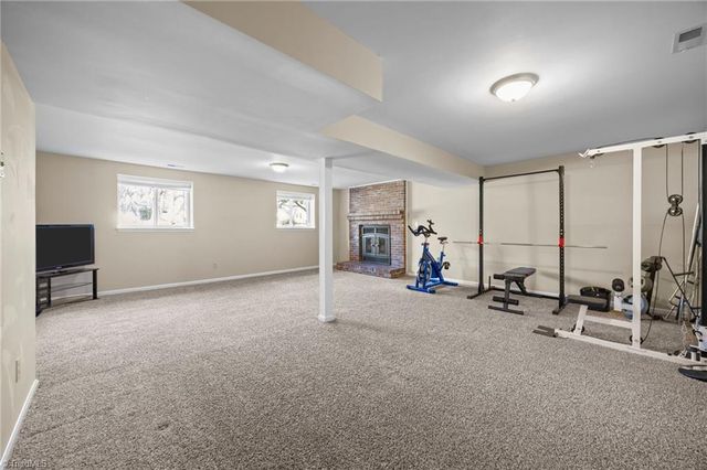 1113 Century Park Avenue, Kernersville, NC 27284