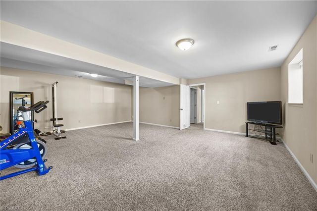 1113 Century Park Avenue, Kernersville, NC 27284