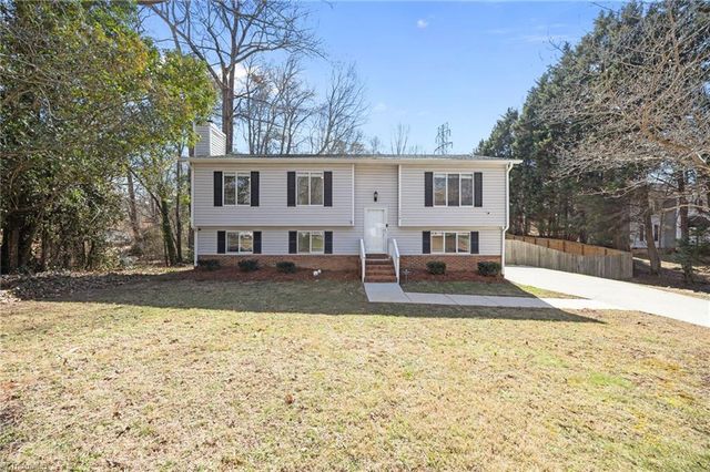 1113 Century Park Avenue, Kernersville, NC 27284