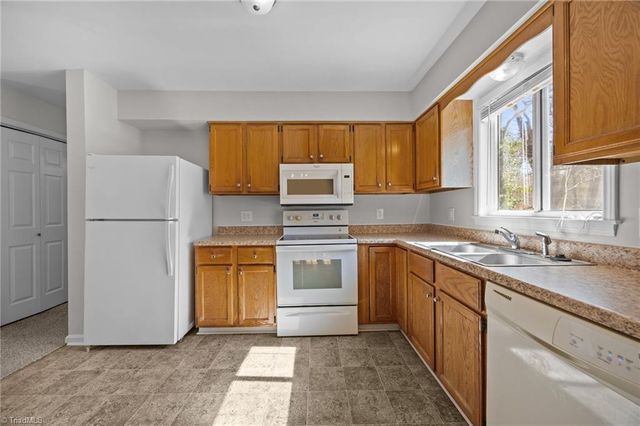 1113 Century Park Avenue, Kernersville, NC 27284