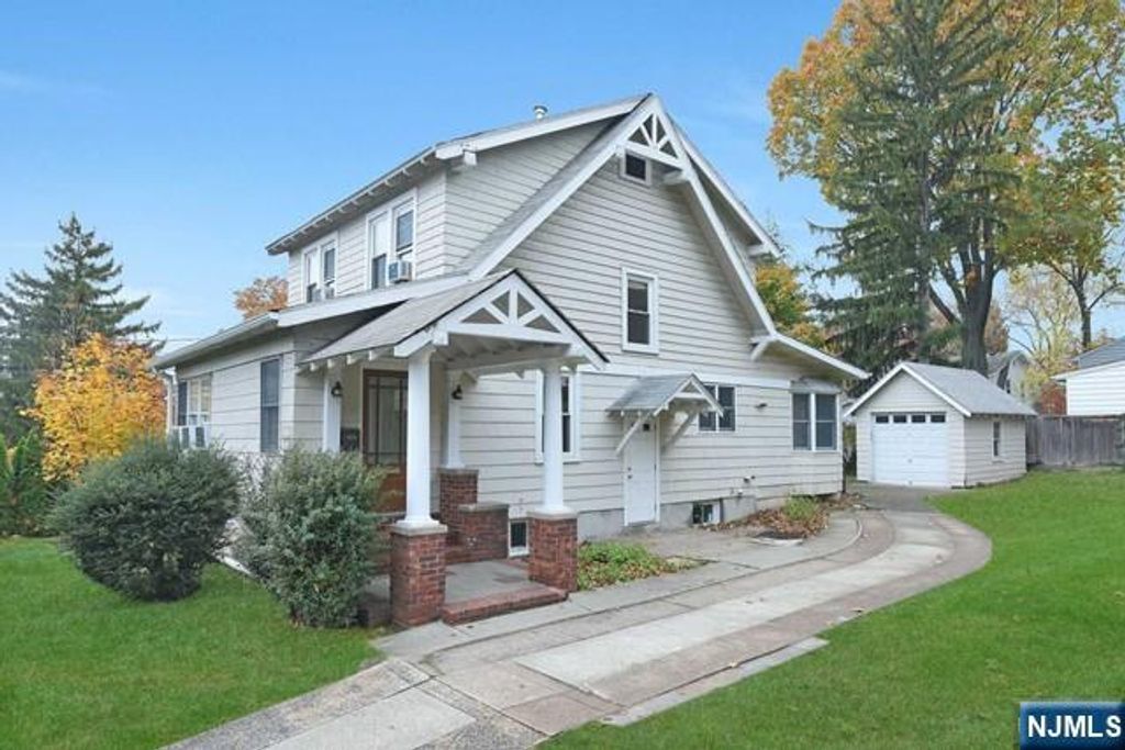 195 Hillside Avenue, Leonia, NJ 07605