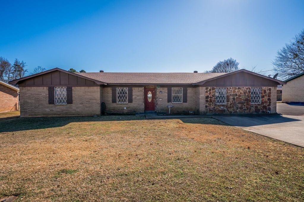 816 Blueridge Pkwy, Longview, TX 75605