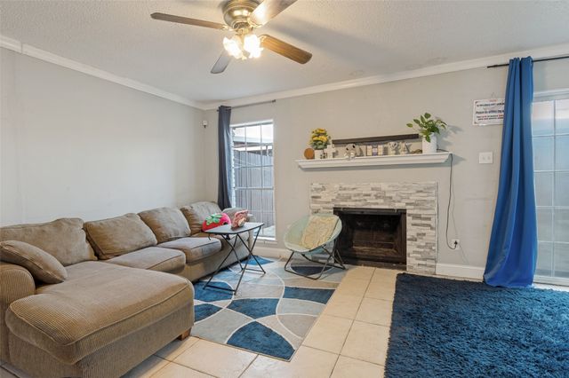 1402 S Carrier Parkway 202, Grand Prairie, TX 75051