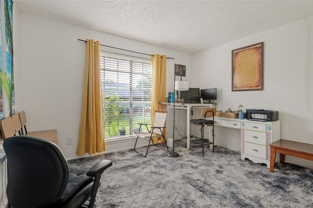 1402 S Carrier Parkway 202, Grand Prairie, TX 75051
