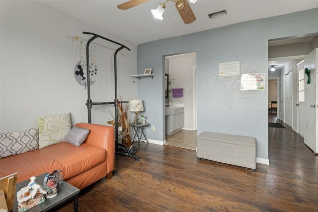 1402 S Carrier Parkway 202, Grand Prairie, TX 75051