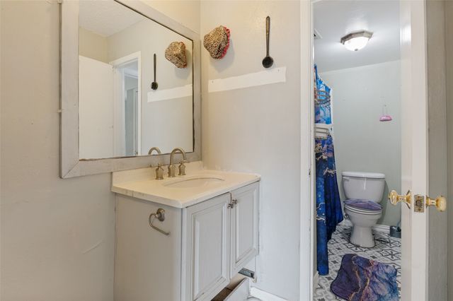 1402 S Carrier Parkway 202, Grand Prairie, TX 75051