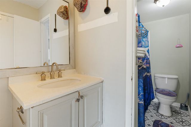 1402 S Carrier Parkway 202, Grand Prairie, TX 75051