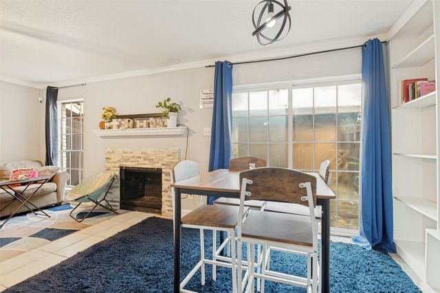 1402 S Carrier Parkway 202, Grand Prairie, TX 75051