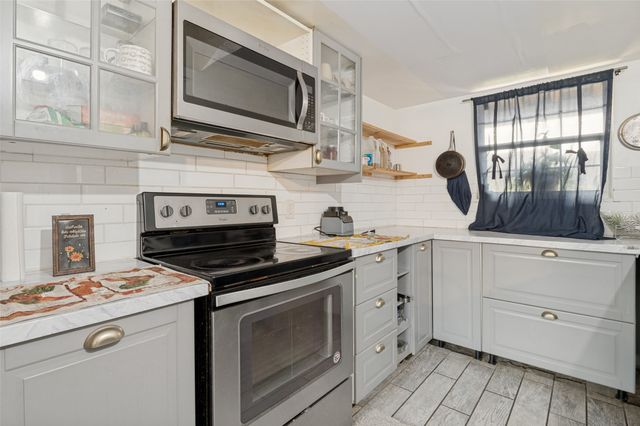 1402 S Carrier Parkway 202, Grand Prairie, TX 75051