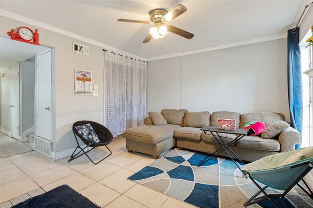 1402 S Carrier Parkway 202, Grand Prairie, TX 75051