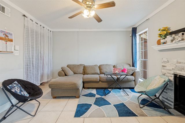 1402 S Carrier Parkway 202, Grand Prairie, TX 75051