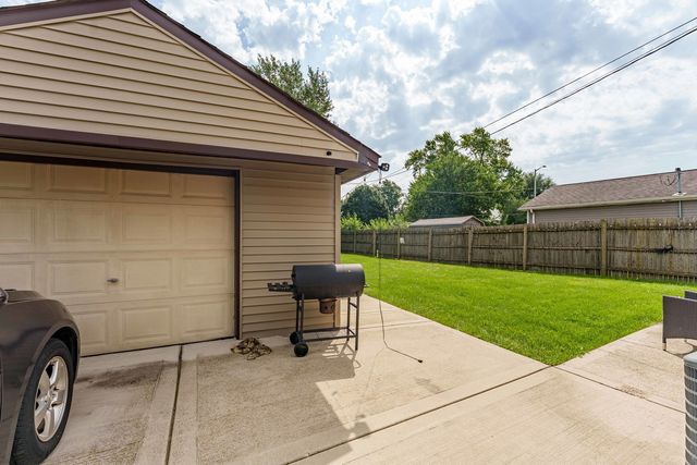 5037 Elm Circle Drive, Oak Lawn, IL 60453