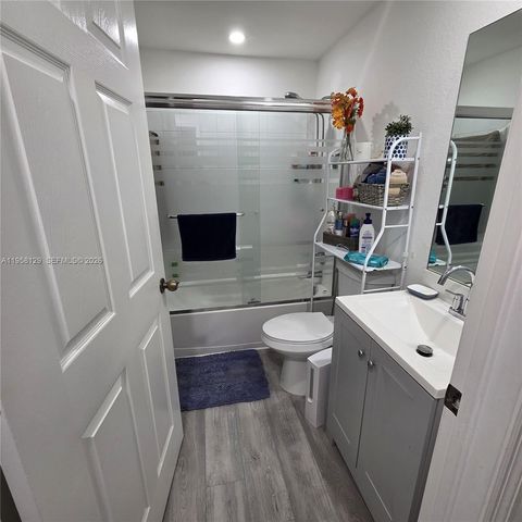 6940 NW 179th St 203-7, Hialeah, FL 33015