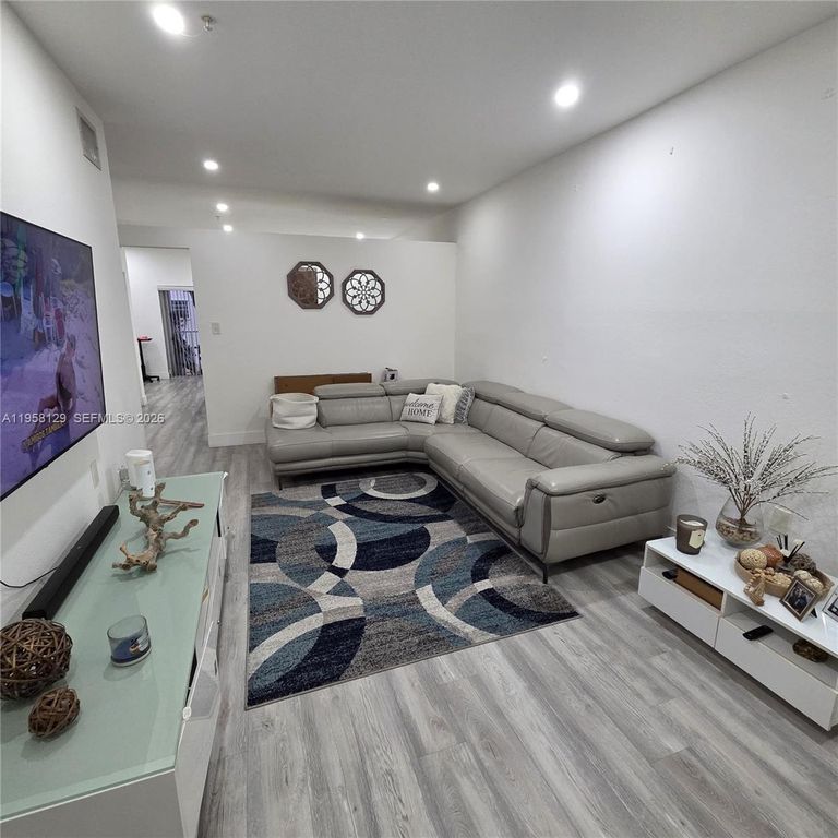 6940 NW 179th St 203-7, Hialeah, FL 33015