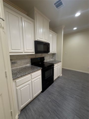 1966 De Berry Lane, Princeton, TX 75407
