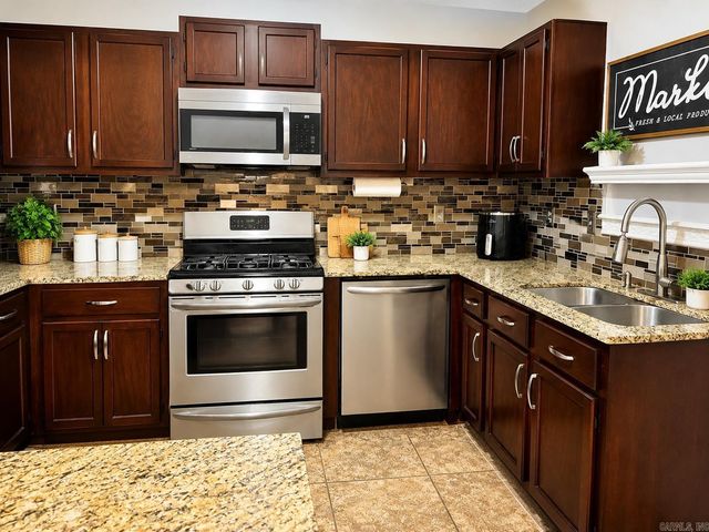 6517 DELHAVEN Drive, North Little Rock, AR 72117