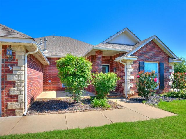 9809 SW 33rd Street, Yukon, OK 73099