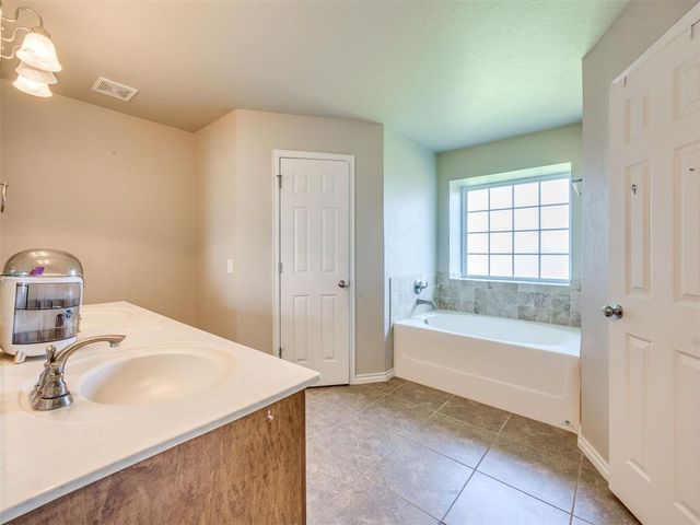 9809 SW 33rd Street, Yukon, OK 73099