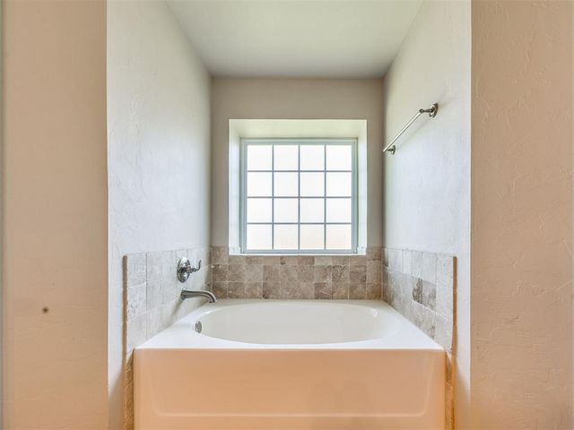 9809 SW 33rd Street, Yukon, OK 73099