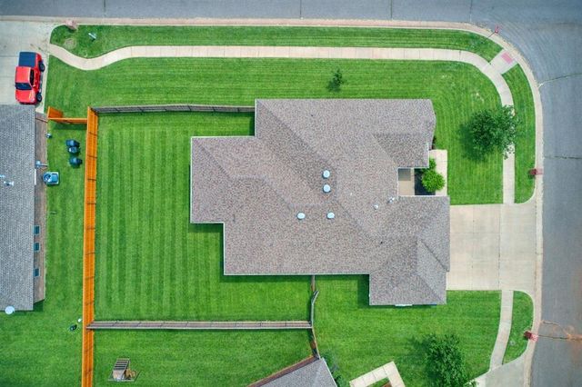 9809 SW 33rd Street, Yukon, OK 73099