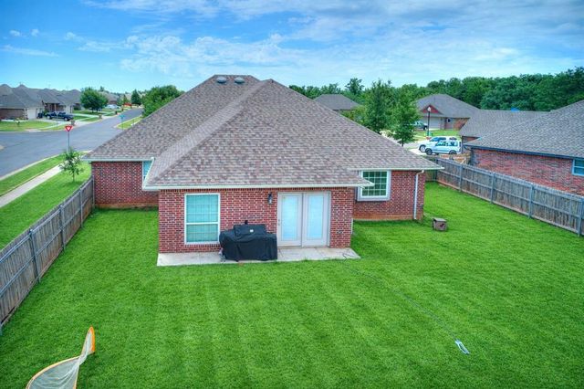 9809 SW 33rd Street, Yukon, OK 73099