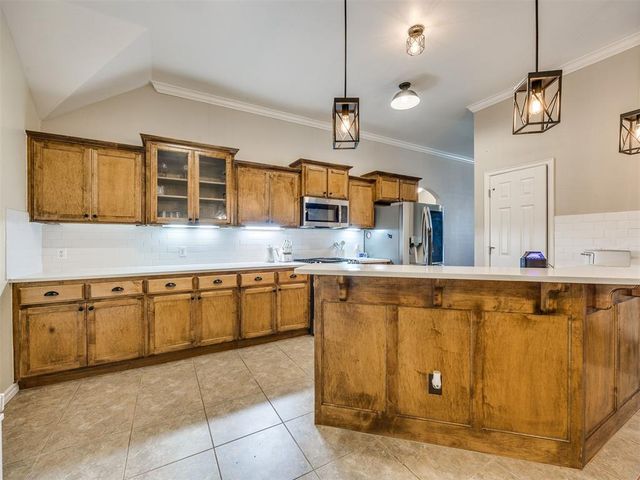 9809 SW 33rd Street, Yukon, OK 73099