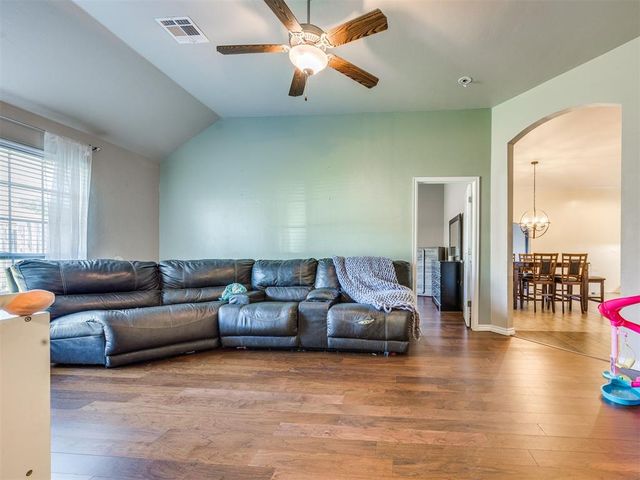 9809 SW 33rd Street, Yukon, OK 73099