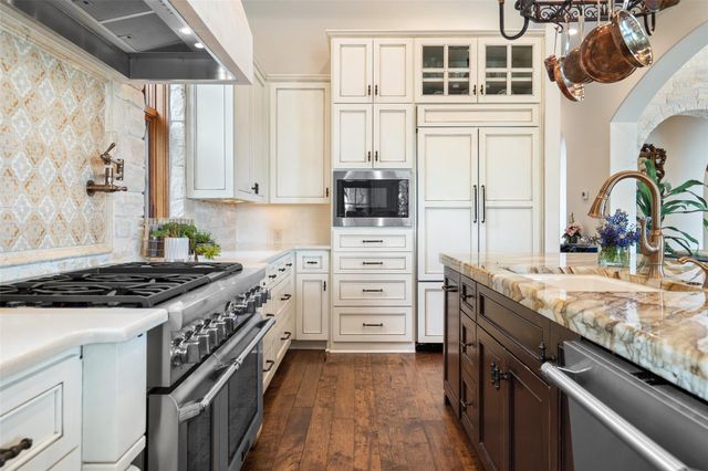808 Rivercliff DR, Spicewood, TX 78669