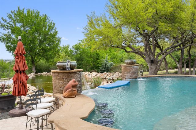 808 Rivercliff DR, Spicewood, TX 78669