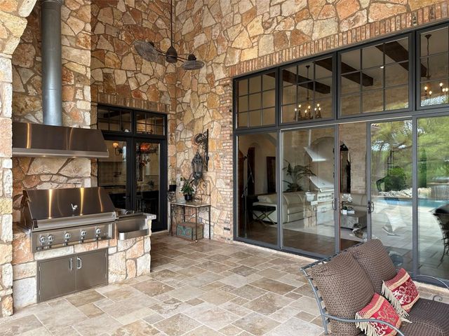 808 Rivercliff DR, Spicewood, TX 78669
