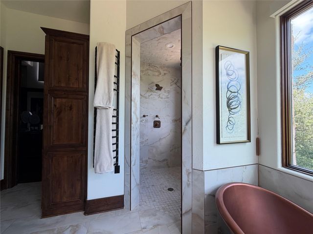 808 Rivercliff DR, Spicewood, TX 78669