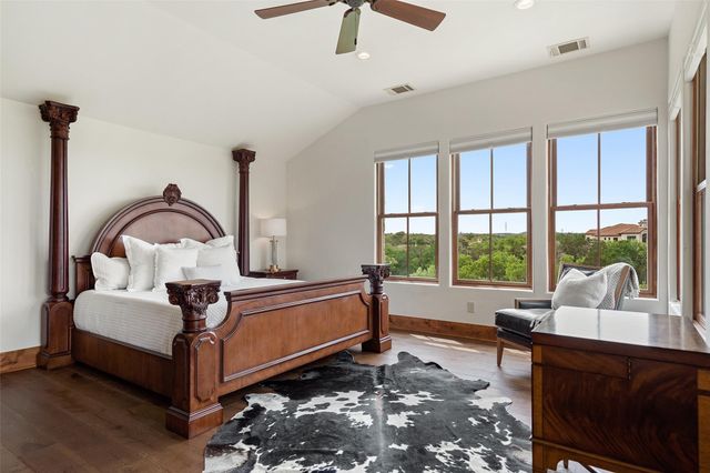 808 Rivercliff DR, Spicewood, TX 78669