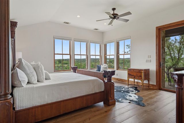 808 Rivercliff DR, Spicewood, TX 78669