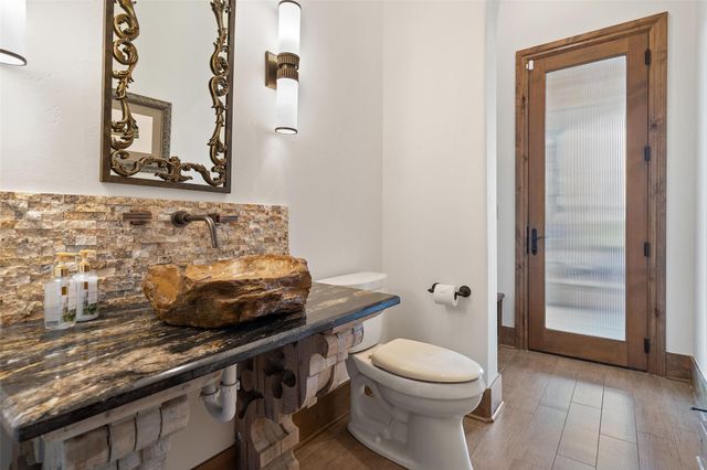 808 Rivercliff DR, Spicewood, TX 78669